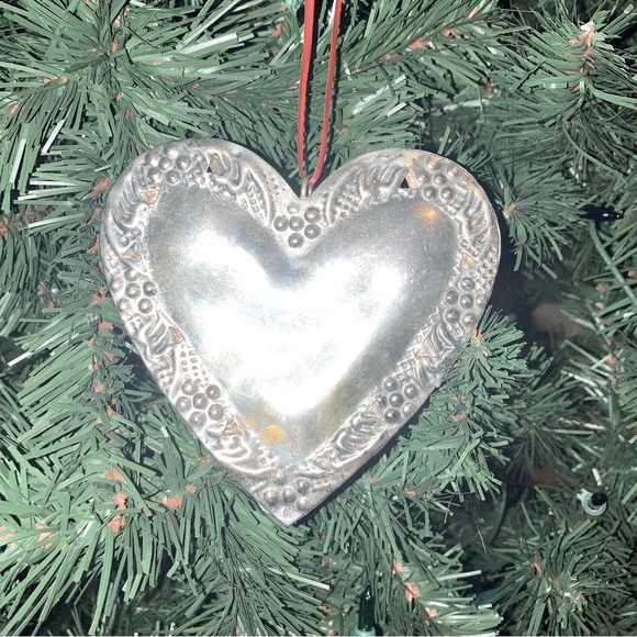 Antique silver plated decorative heart shaped ornament/pendant (Vintage style) - Picture 6 of 16